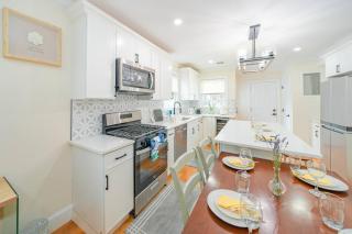 80-2 4BR Boston - Bright Family Stay near Asian Supermarket - Boston - 2
