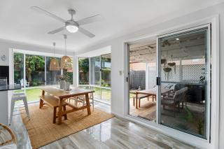 White Sandy Cottage - Corlette - 6