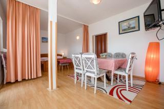 Tina- Balkonen Wohnung mit Pool,Parking,Garten,Grill,Terrassen - Rab - 1