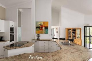 Hideaway at Brookfield Acreage Tennis Court Pool - Brookfield - 8