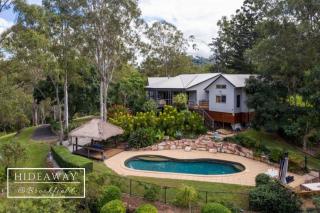 Hideaway at Brookfield Acreage Tennis Court Pool - Brookfield - 6
