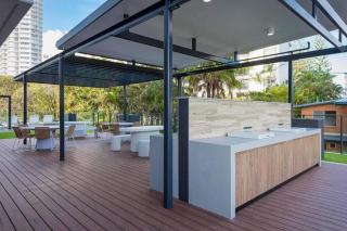 Luxury 3 Bedroom High Floor Ocean View Apartment - Gold Coast - 3