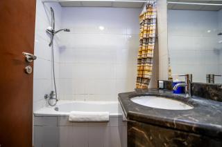RH- Contemporary Studio, Downtown, Near Dubai Mall & Burj Khalifa - Dubai - 2