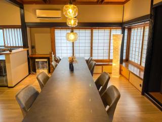自然豊かな古民家豪邸 最大12名まで可 大人数に最適可で アクセス良好な 菱閣 - Fujikawaguchiko - 1