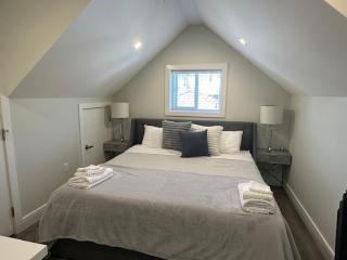 Bright and cozy modern home in Vancouver - central to YVR-Downtown - Free Private Parking - 5