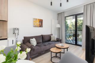 Shellter Suita Flora Apartment by Renters Prestige - 9