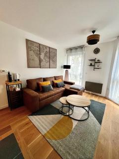 New & serene 1-bedroom apart near #LaDéfenseParis #Parking&Fibre - Suresnes - 0