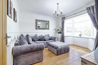 Modernised Luxury Family Home in Theydon Bois With London Skyline Views - Theydon Bois - 9