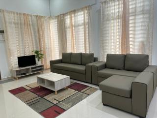 Homestay Kemaman Fyna08 Semi-D, 4 Bedrooms Dekat Pantai Kijal - Kijal - 0