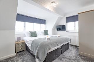 Elegant 5-Bedroom Country Retreat in Theydon Bois, Sleeps 11 with Easy Access to London - 9