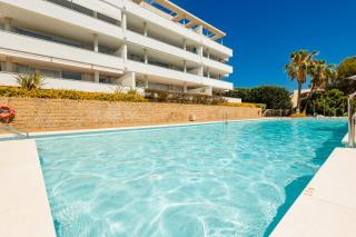 Modern apartment, with large private terrace, BBQ and panoramic sea views, in Residencial Botanic, Benahavis - 9