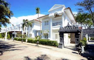 Ramada Suites By Wyndham Solo - Solo - 9