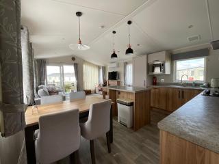 2 bedroom Mini Lodge Caravan at Coopers Beach Holiday Park - East Mersea - 5