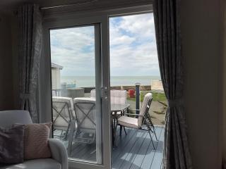 2 bedroom Mini Lodge Caravan at Coopers Beach Holiday Park - East Mersea - 4