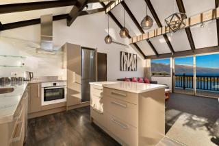 Lake Views - Close to Town - Hot Tub - Spa Pool - 6