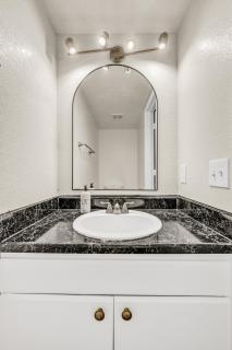 Relaxstay - Cozy Townhouse in Nw Okc - Oklahoma City - 1