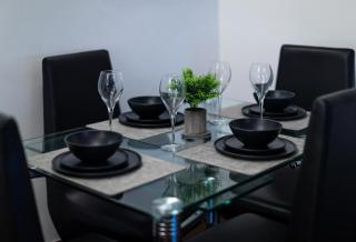 Vibrant house stay in Windsor FREE Parking - 6