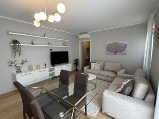 The Captain Apartments Marina next to Verbella Leonardo Academy MXP - 6