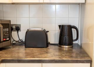 Vibrant house stay in Windsor FREE Parking - 8