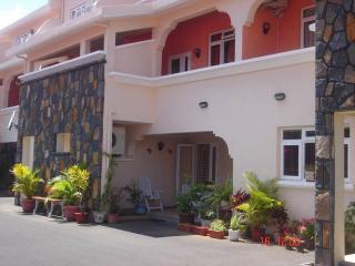 Ideally Located, Fully Furnished, Air Cond Apartment In Flic En Flac !ONLY 5 mins walk to the beach - Flic en Flac - 3