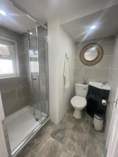 Self-contained studio & kitchen - Sutton - 5