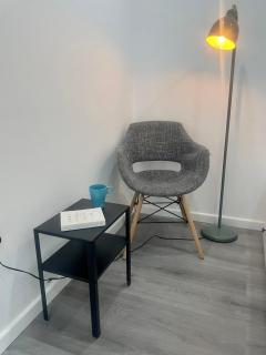 Self-contained studio & kitchen - Sutton - 4