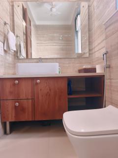 Hostmystay- 2bhk! Lajpat nagar market - Nova Deli - 3