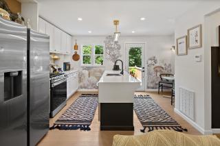 Charming Family Home Sleeps 8 near DC, Historic Old Town VA, & National Harbor - Alexandria - 8