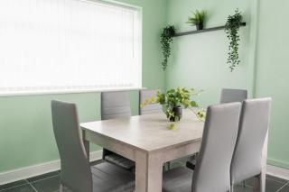 Convenient Wirral Retreat - Upton - 4