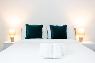 Beach Walk - Two Bedroom Apartment with Seaviews and Parking - Southend-on-Sea - 4