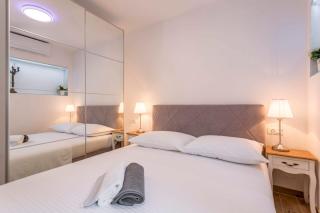 Firule Beach Apartment-Two Bedroom Urban Chic-Prime Location-Walk to Beach-Free Parking - Split - 5