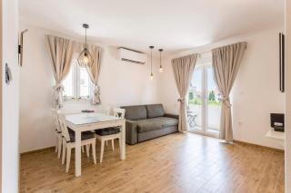 Firule Beach Apartment-Two Bedroom Urban Chic-Prime Location-Walk to Beach-Free Parking - Split - 9