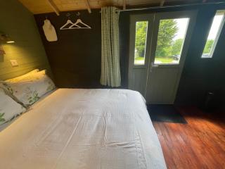 Jackdaws Shepherds Hut Sibford Gower - 7