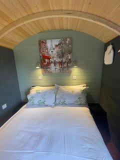 Jackdaws Shepherds Hut Sibford Gower - 3