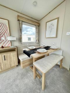 Trecco Bay Caravan Cosy Coastal Retreat - 5