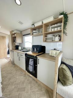 Trecco Bay Caravan Cosy Coastal Retreat - 2