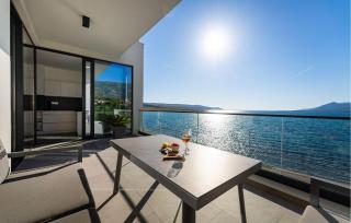 Beach Front Apartment In Rovanjska - 3