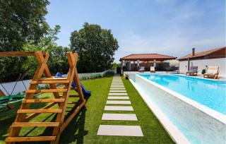 2 Bedroom Amazing Apartment In Galovac - Galovac - 4