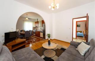 2 Bedroom Amazing Apartment In Galovac - Galovac - 8
