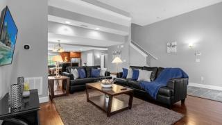 Memorial Day Stay - Renovated TownHome by Disney! - Orlando - 4