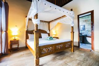 Fieldside Villa: Cozy 1BDR, Private Kitchen & Pool - 4