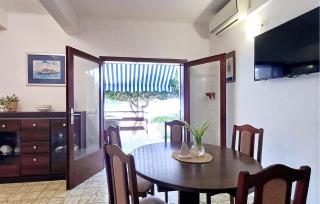 Pet Friendly Home In Blato With Kitchen - Blato - 8
