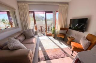 Kalk Bay Sunny 2 Bed Seaviews Braai Patio Pool 17 SJT - 5