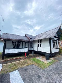 Nami Homestay Teluk Batik - Lumut - 0