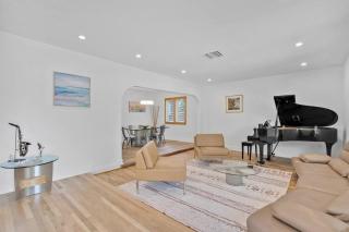 6 Bedrooms Oasis Treat with Oversized Pool, 9 minutes to the Beach - 3