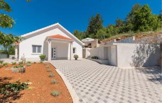 Stunning Home In Poljica With Kitchen - Poljica - 2