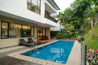 Oyama City View Villa 4 bedrooms with a private swimming pool - Bandung - 8