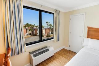 Beach Bound 3rd Floor Resort View Lodge Room - 7