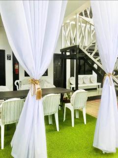 Julia's Family Hotel & Events Place FAMILY-BARKADA ROOM - Kayagan - 4