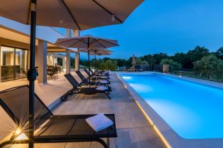 Villa Silente, modern and luxurious villa hugged by nature - Stalije - 2
